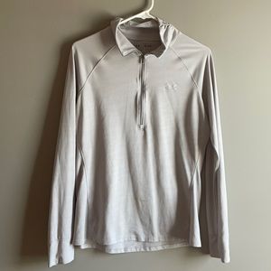 Women’s Under Armor athletic top size M